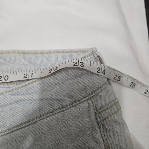 Torrid Light Wash Plus Size Jean Shorts! - Picture 4 of 6